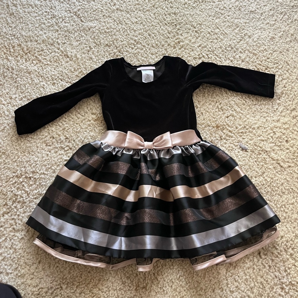 Little girls size 2T holiday dress from von maur